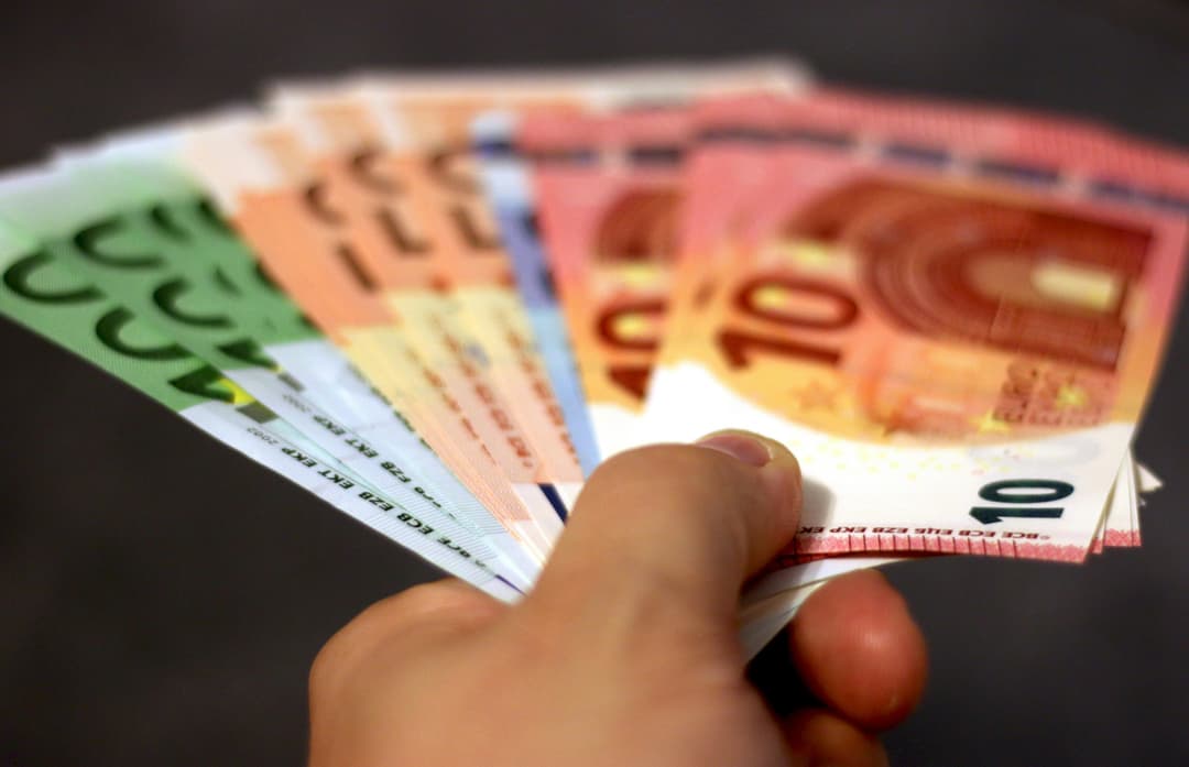 Cum caută guvernul soluții pentru a accesa fonduri UE