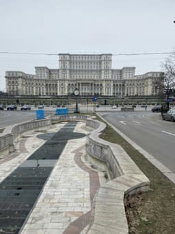 Cum performează piața românească comparativ cu CE Europa