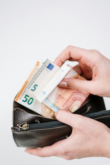 Cum să faci economie la cheltuielile firmei în 5 pași simpli