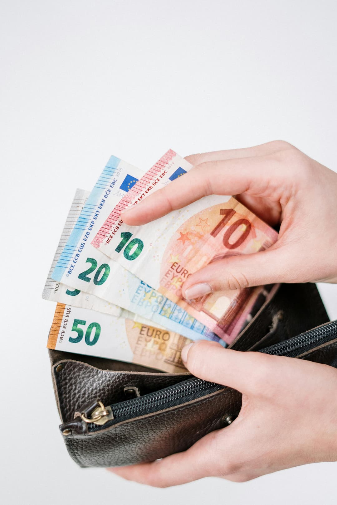 10 cheltuieli ascunse care îți golesc portofelul lunar