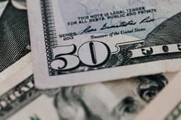 Trucuri de economisire pentru studenți