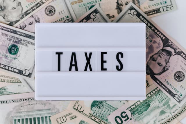 Taxe noi sau tăieri? Răspunde guvernul impasului fiscal