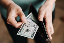 Cele mai bune metode de economisire în 2025