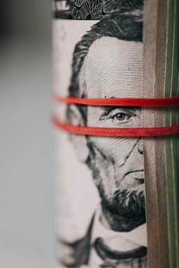 Mituri financiare care te împiedică să economisești bani