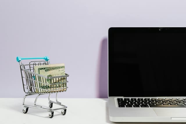 Cum să economisești bani la cumpărăturile online
