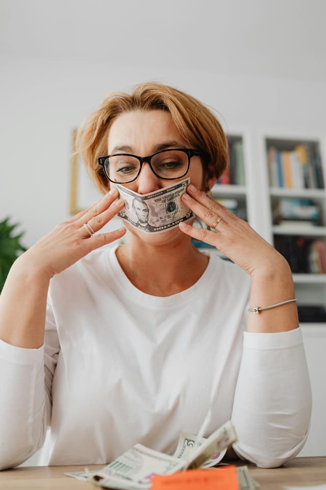 Cum să îți protejezi economiile de inflație