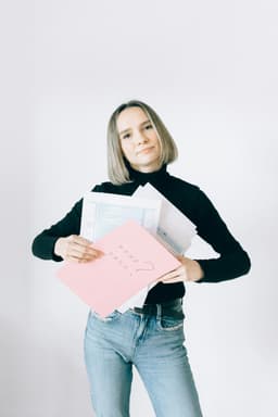 Românii cu credite sunt mai pregătiți – ce poți învăța de la ei