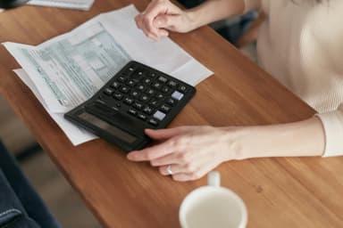 Cum să economisești pentru avansul unei locuințe