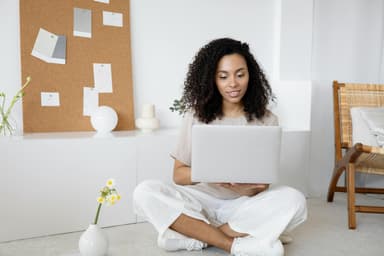 Cum funcționează sistemul e-Factura pentru freelanceri și firme mici