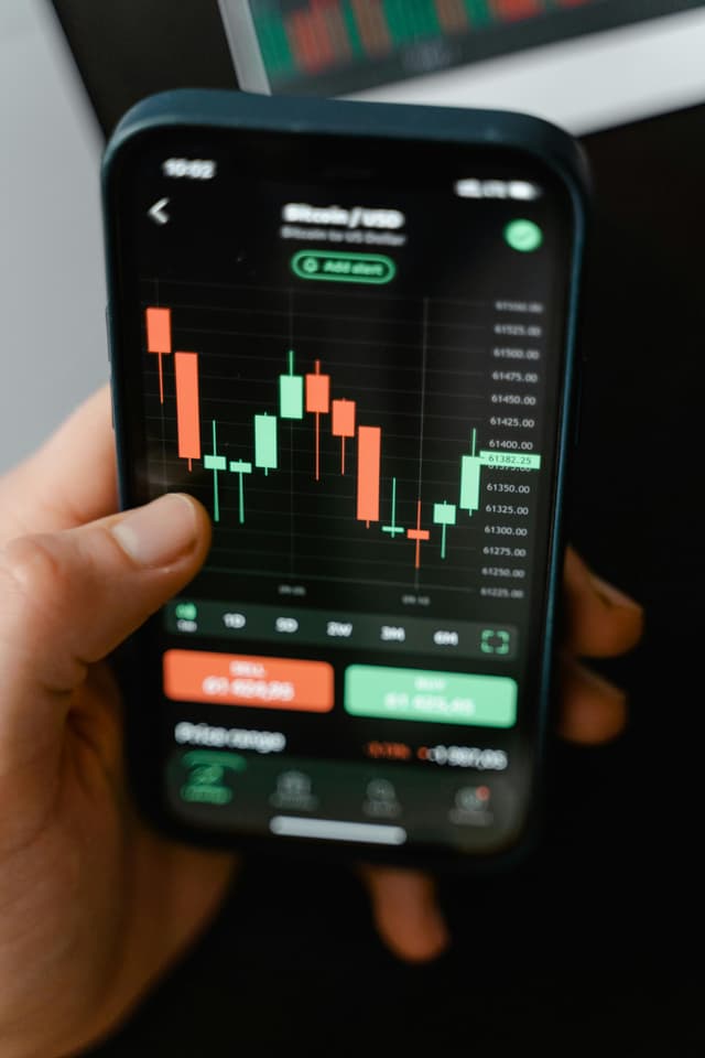 Cea mai bună aplicație de mobile banking în 2025