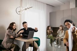 Planificarea financiară a familiei extinse (copii, părinți în vârstă)