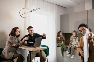 Planificarea financiară a familiei extinse (copii, părinți în vârstă)