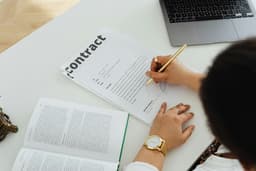 Educație financiară: 5 cărți pe care trebuie să le citești