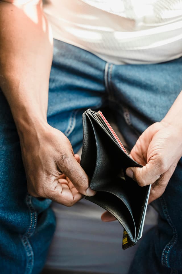 Legea insolvenței personale: ce trebuie să știi dacă ai datorii mari