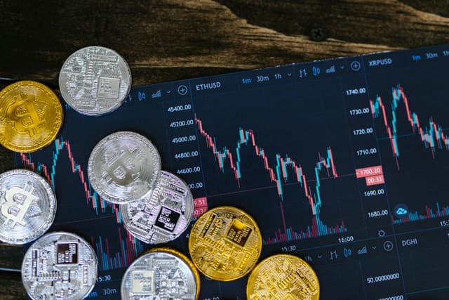Investițiile în aur și argint: mai merită în 2025?