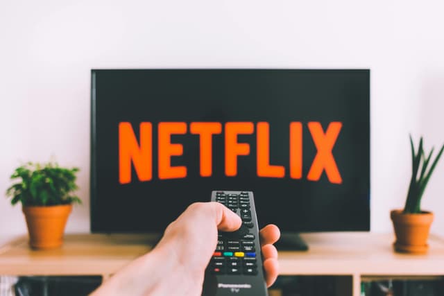 Cum să-ți optimizezi cheltuielile cu abonamentele (TV, streaming, sală)